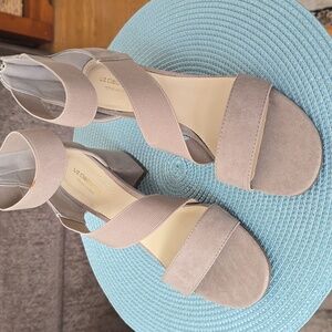 LIZ CLAIBORNE BRAND WOMEN'S TAN STRAPPY SUMMER HEELS SIZE 8